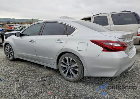 2017 Nissan Altima 2.5 z USA, uszkodzony, nr VIN 1N4AL3AP4HC197831